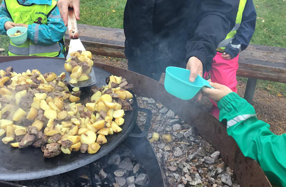 Matlagning utomhus.
